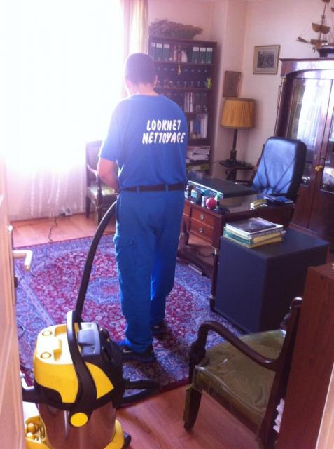 Passage de l'aspirateur sur moquette